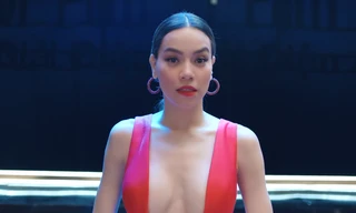 Thời trang khoe ‘da thịt’ gây sốc của Hồ Ngọc Hà trong MV mới