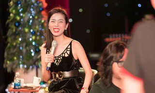 Lệ Quyên mời hai tuyển bóng đá Việt Nam sự Q Show 2. Ảnh: FBNV