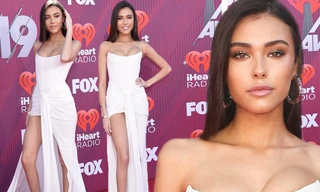Diện váy xẻ cao, Madison Beer hớ hênh lộ nội y trên thảm đỏ