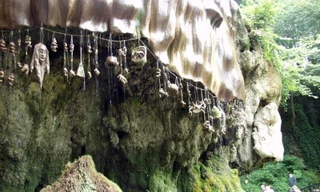 Kỳ lạ ‘Giếng nước bị nguyền rủa’ có thể hoá đá mọi vật