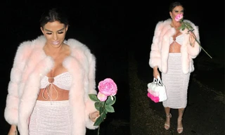 ‘Thảm họa thẩm mỹ nước Anh’ diện bra xuống phố, vòng 1 giảm size vẫn ‘khủng’