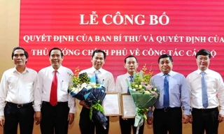 Lãnh đạo Bộ Kế hoạch và Đầu tư, Ban Tổ chức Trung ương chúc mừng đồng chí Lê Quang Mạnh và đồng chí Võ Thành Thống. Ảnh: Báo Chính phủ