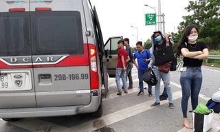 Xe 'dù' treo biển Mỹ Đình - Yên Bái, ném hành lý rồi đuổi khách xuống giữa đường