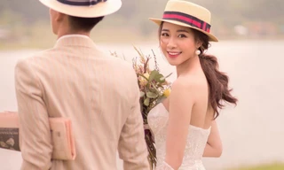 Bạn gái cầu thủ Phan Văn Đức tung ảnh cưới giấu mặt chú rể