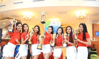 Á hậu Thúy An cùng dàn người đẹp HHVN khoe sắc trên sân Golf Đồng Mô