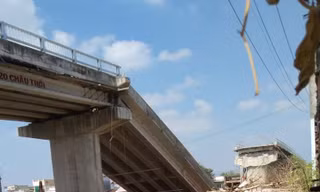 Cầu đang xây ở Cà Mau bất ngờ sập nhịp, chắn ngang sông