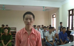 Cán bộ xã ‘tan nghiệp’ sau phút ‘sinh tình’ với cô gái