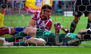 Cech bị chấn thương tại Madrid