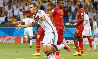 Klose đã ghi được bàn thắng lịch sử