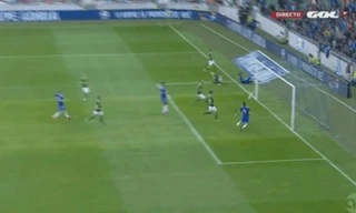 Pha đánh đầu vô duyên của Torres