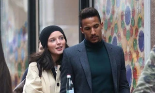 Sự nghiệp của Sinclair lụi tàn vì cô bồ ngực khủng