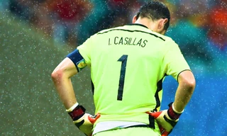 Casillas rời World Cup trong nỗi tủi hổ