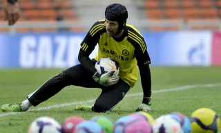 khả năng Cech bất đắc dĩ phải rời Chelsea