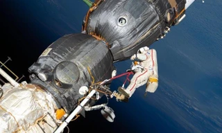 Hai nhà du hành vũ trụ Nga đã kết thúc chuyến đi bộ ngoài không gian.