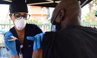 Hơn 70% người mắc COVID-19 ở Mỹ do chưa tiêm chủng.