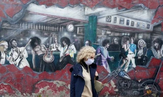 Tốc độ lây nhiễm COVID-19 của Ai- len nhanh như tốc độ sóng thần.