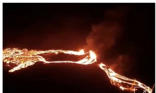 Núi lửa phun trào ở Iceland.