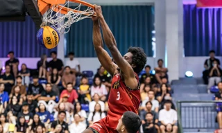 Saigon Heat biến giải đấu 3x3 thành show diễn úp rổ