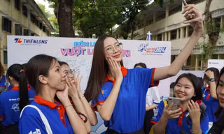 Hoa hậu Lê Nguyễn Bảo Ngọc, Thùy Tiên, Phương Mỹ Chi và dàn sao dự ngày hội của thanh niên TPHCM