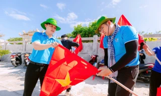 Thanh niên, sinh viên TPHCM hướng về biển đảo Tổ quốc