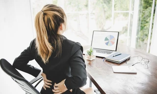 Gen Z và nỗi lo bệnh cột sống sau những ngày triền miên 'chạy deadline'