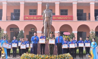 Tuyên dương cán bộ, công chức trẻ và thanh niên công nhân xuất sắc tại TPHCM