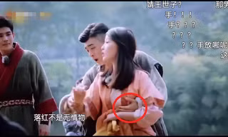 Sao nữ Trung Quốc bị nam đồng nghiệp sàm sỡ vòng một ngay trước ống kính