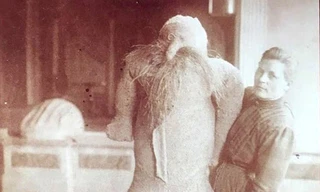 Câu chuyện về bức ảnh nữ bệnh nhân tâm thần và búp bê nam đầu thế kỷ 20