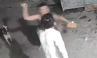 Thanh niên 19 tuổi nghi đánh chết người tình đồng tính của mẹ