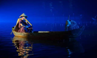 Vở diễn thực cảnh Tinh hoa Bắc bộ do đạo diễn Hoàng Nhật Nam dàn dựng được công chúng hào hứng đón xem.