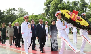 Lãnh đạo Đảng, Nhà nước viếng Chủ tịch Hồ Chí Minh, tưởng niệm các anh hùng liệt sĩ