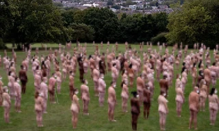 220 tình nguyện viên khỏa thân chụp ảnh trong Cung điện Alexandra