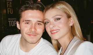 Bố tỷ phú của con dâu Victoria Beckham đi làm bằng trực thăng, tài sản gấp 4 lần thông gia