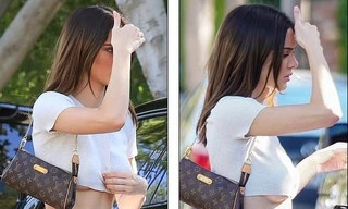 Mặc áo ngắn hở cả chân ngực, Kendall Jenner liên tục dùng tay giữ vì sợ hớ hênh