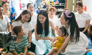 Những hình ảnh ấm áp của các thí sinh HHVN bên trẻ bại não