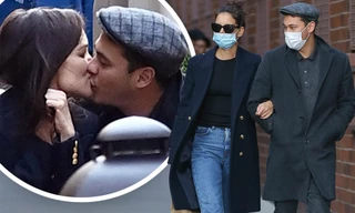 Katie Holmes và tình trẻ ‘dính như sam’, ôm hôn say đắm nơi công cộng