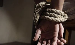 Bị nghi trộm gà, nam thanh niên bị bắt nhốt, đánh suốt đêm