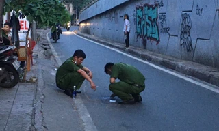 Công an khám nghiệm hiện trường khu vực xảy ra vụ việc. Ảnh: VNN