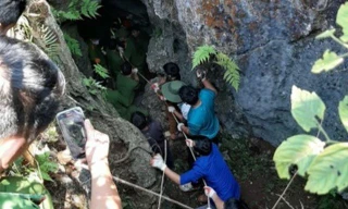 Đi tìm đá quý, nam thanh niên rơi xuống hang sâu 147m