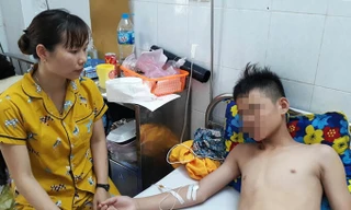 Lê Phước Duy nằm điều trị tại Bệnh viện Đa khoa tỉnh Thanh Hóa. Ảnh: Lê Hoàng/VNE