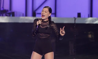 Jessie J vật lộn với bệnh rối loạn thính lực