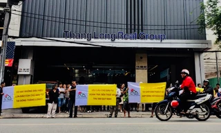 Dân căng băng rôn tố chủ đầu tư tăng diện tích để trục lợi