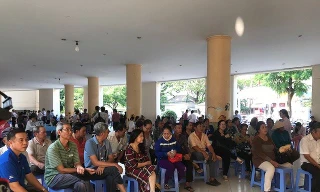 Người dân Thủ Thiêm: Xin chủ tọa đừng cắt loa