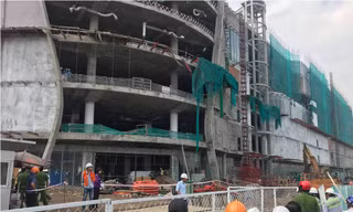 TPHCM: Đình chỉ dự án khiến 3 công nhân rơi từ tầng 4 xuống đất