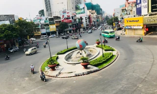 Đường phố Sài Gòn yên ắng sáng mùng một Tết