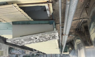 Chung cư Sài Gòn xây cả căn hộ để bán trên lối thoát hiểm 