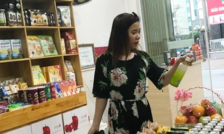 Chi hàng chục triệu mua thực phẩm ngoại ăn Tết