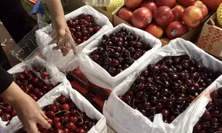 Hoa quả 'nhà giàu' giảm giá mạnh