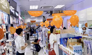 Nhiều khuyến mại dịp 20/10, chị em rủ nhau tự thưởng săn hàng sale 
