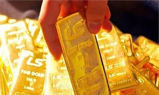 Giá vàng gần chạm mốc 59 triệu đồng: Lúc này mua hay bán?